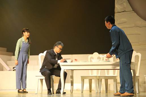 Macintosh HD:Users:apple:Desktop:大地之光:大地之光剧照:我爱我师,我更爱真理:IMG_1662.jpg