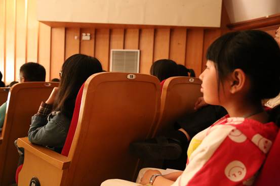 Macintosh HD:Users:apple:Desktop:大地之光:大地之光剧照:观众:IMG_6408.jpg