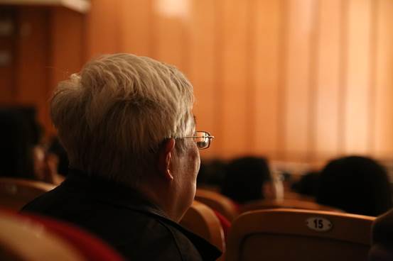 Macintosh HD:Users:apple:Desktop:大地之光:大地之光剧照:观众:IMG_6400.jpg